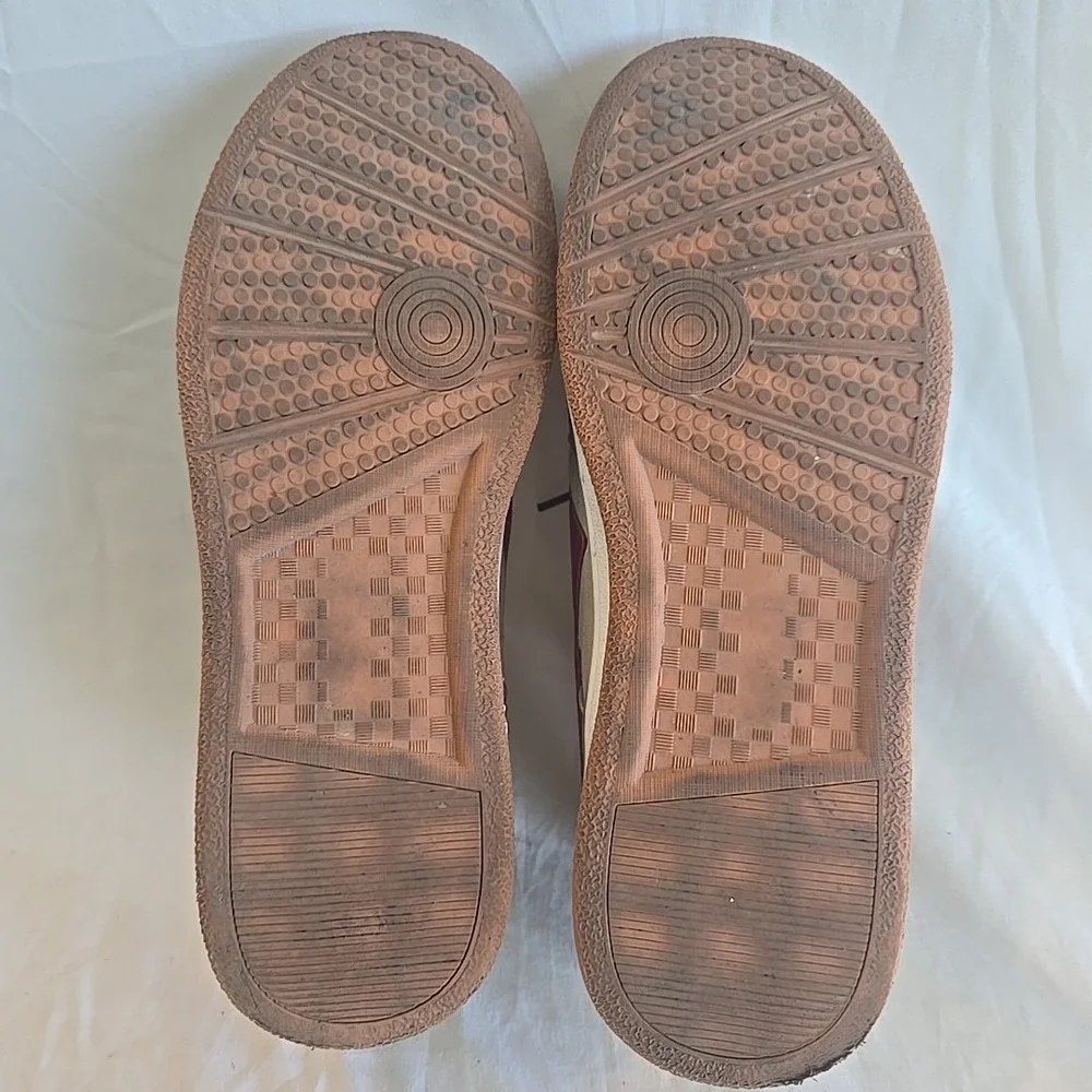 New Nibok Brown and Red Heart Shoes Sneakers  Unisex Women's‎ 11, Men's 9.5